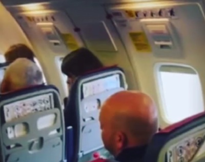 Летел пьяным и курил в самолете: украинка на рейсе из Египта в Харьков жестко проучила пассажира