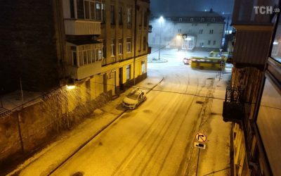 Дуже рікісне погоднє явище: на Львів звалився крижаний сніг і вдарила блискавка з громом