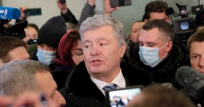 Порошенко требует от нардепов "Евросолидарности" отдыхать на курортах Европы "незаметно" - блогер Иванов