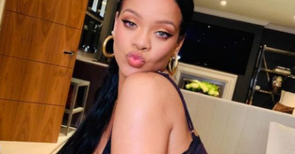 Голая королева: Рианна в прозрачном белье сверкнула пышной грудью