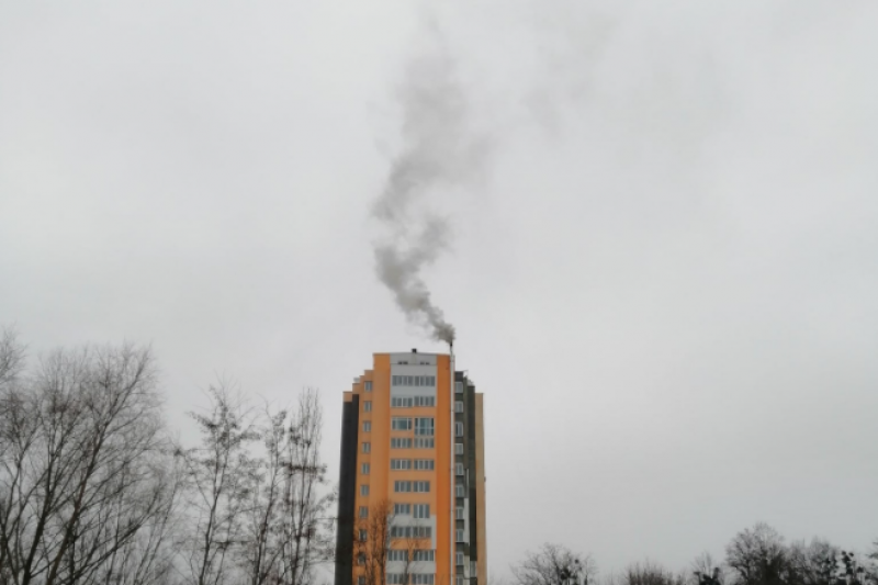 16-этажку в Киеве начали отапливать дровами: у жильцов нет выбора