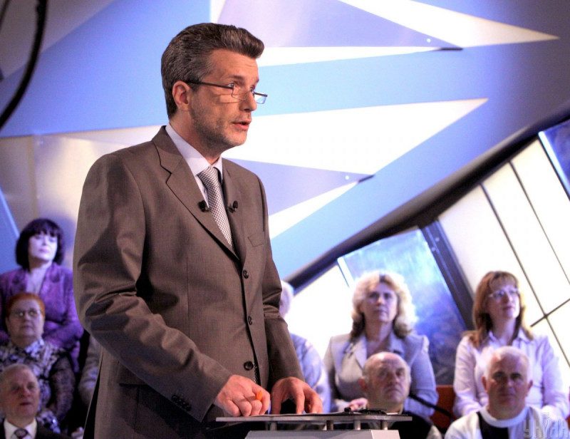 У Києві побили та пограбували відомого телеведучого, який вів дебати Порошенка і Зеленського