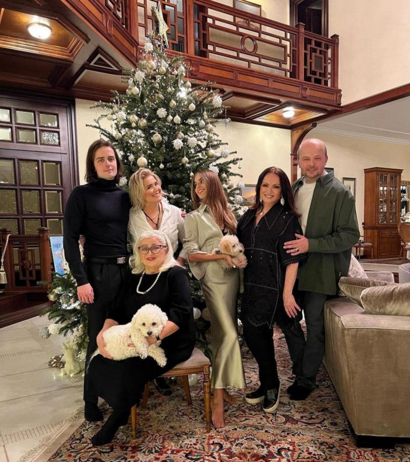 Син Ротару показав розкішний котедж матері