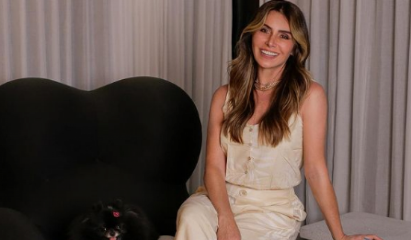 45-летняя звезда сериала Клон показала пышные ягодицы в игривом костюме чертенка