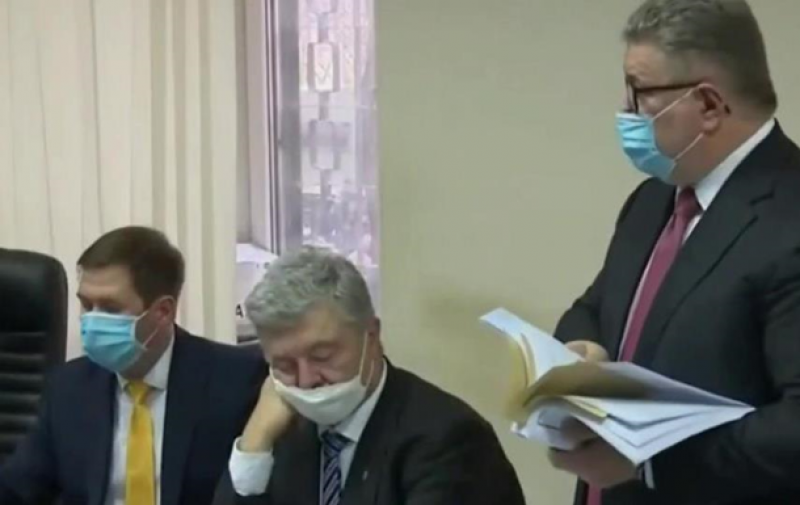 "Когда знаешь результат заранее": Порошенко уснул на заседании суда
