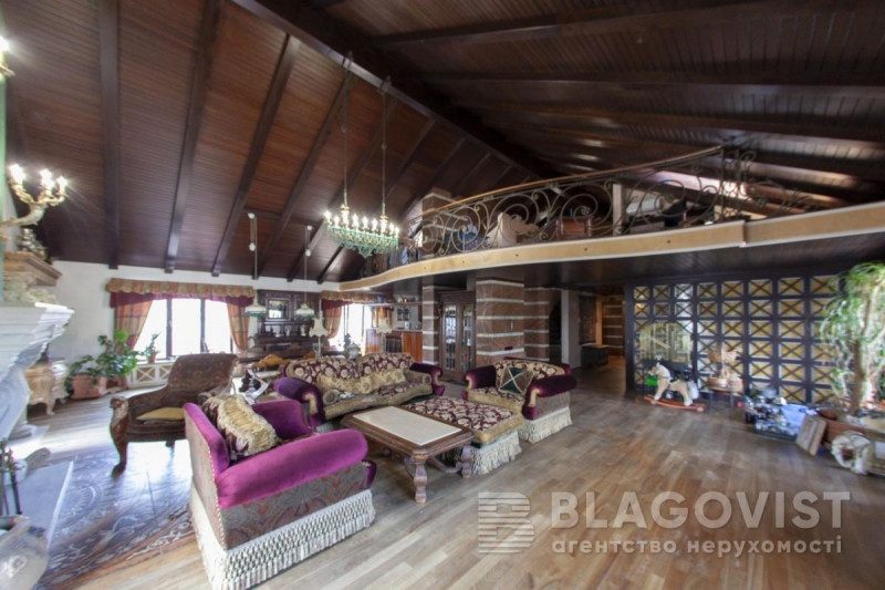 В центре Киева продают квартиру-палаццо за 1 млн долларов - в сети ее раскритиковали