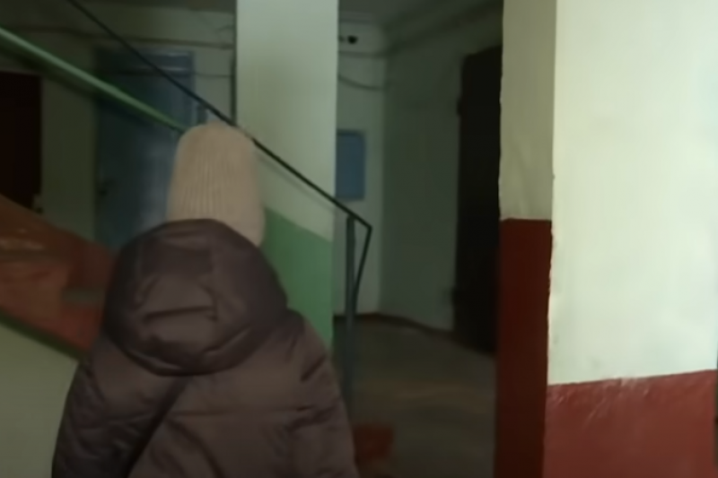 Мати тиждень не пускала додому 11-річну доньку на Харківщині: не давала навіть переодягнутися