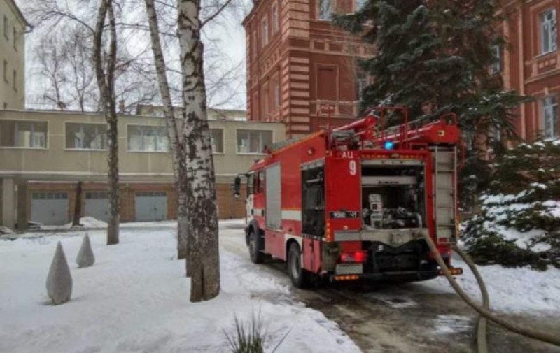 У Харкові горить юридична академія: до ліквідації пожежі залучено 10 одиниць спецтехніки