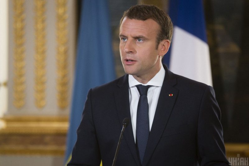 Макрон собрался звонить Зеленскому и Путину из-за угрозы вторжения РФ