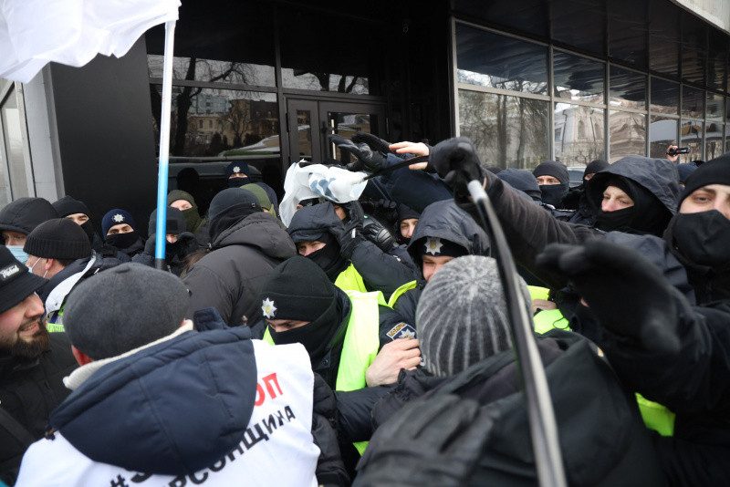 Протесты ФОПов в Киеве: под Радой начались потасовки, есть первые задержанные