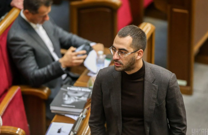 Одиозного нардепа Трухина исключили из 'Слуги народа': СМИ опубликовали кадры с ДТП с его участием