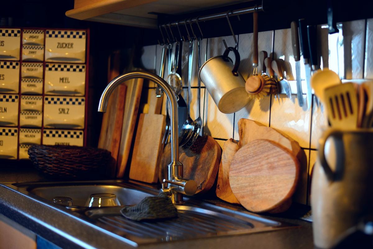 Как сделать кухню чистой и уютной: 3 вещи, от которых нужно срочно избавиться