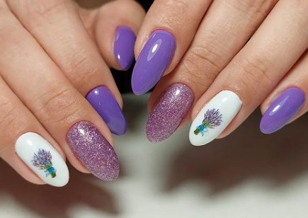 Бузковий манікюр весна 2022