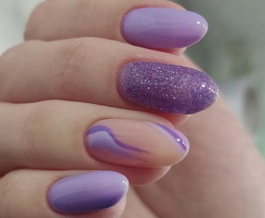 Бузковий манікюр весна 2022