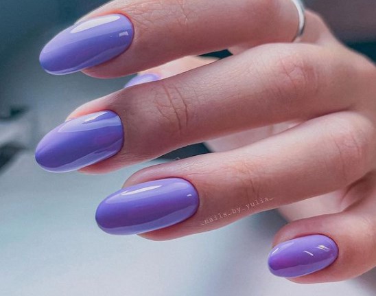 Бузковий манікюр весна 2022