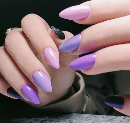 Бузковий манікюр весна 2022