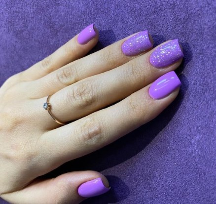 Бузковий манікюр весна 2022