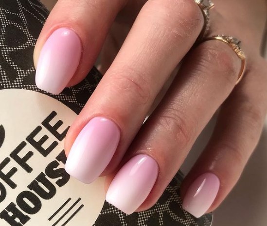 Модний манікюр 2022 з ефектом омолодження Модний манікюр 2022 з ефектом омолодження