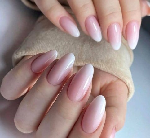 Модний манікюр 2022 з ефектом омолодження Модний манікюр 2022 з ефектом омолодження