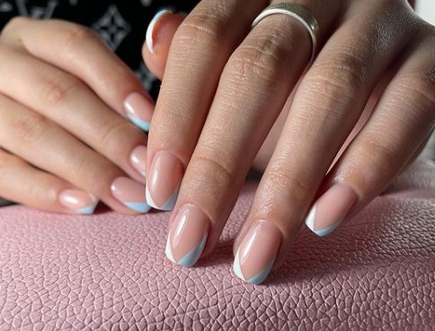 Модний френч 2022 з ефектом омолодження Модний френч 2022 з ефектом омолодження