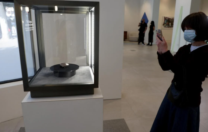 С молотка за криптовалюту ушел алмаз из космоса возрастом в миллиард лет