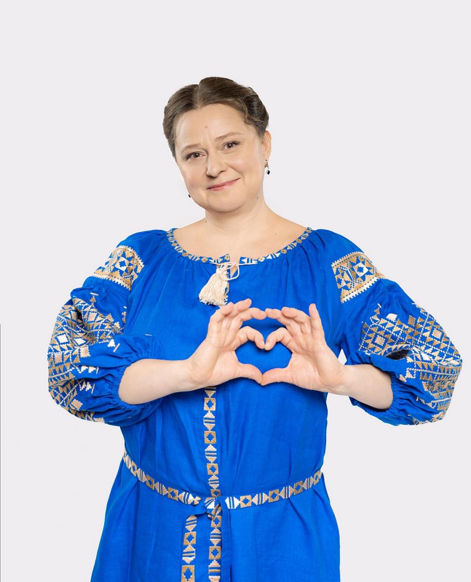 Віталіна Біблів розповіла про зйомки у серіалі 1+1 СидОренки-СидорЕнки. Ферма розбрату Віталіна Біблів розповіла про зйомки у серіалі 1+1 СидОренки-СидорЕнки. Ферма розбрату