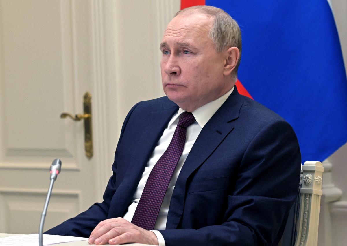 Путин запросил список стран, которые ввели санкции против РФ