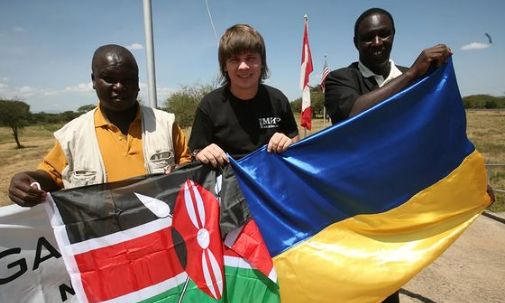 Дмитрий Комаров и Мир наизнанку поддержали Украину Дмитрий Комаров и Мир наизнанку поддержали Украину