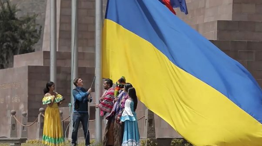 Дмитрий Комаров и Мир наизнанку поддержали Украину Дмитрий Комаров и Мир наизнанку поддержали Украину