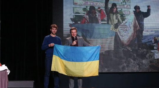 Дмитрий Комаров и Мир наизнанку поддержали Украину Дмитрий Комаров и Мир наизнанку поддержали Украину