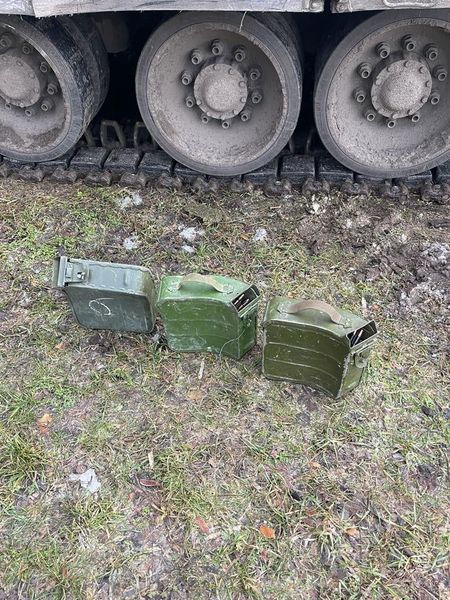 Покинута росіянами колона військовї техніки на Полтавщині Покинута росіянами колона військовї техніки на Полтавщині