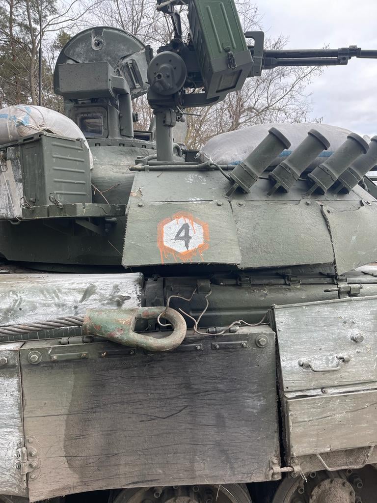 Покинута росіянами колона військовї техніки на Полтавщині Покинута росіянами колона військовї техніки на Полтавщині