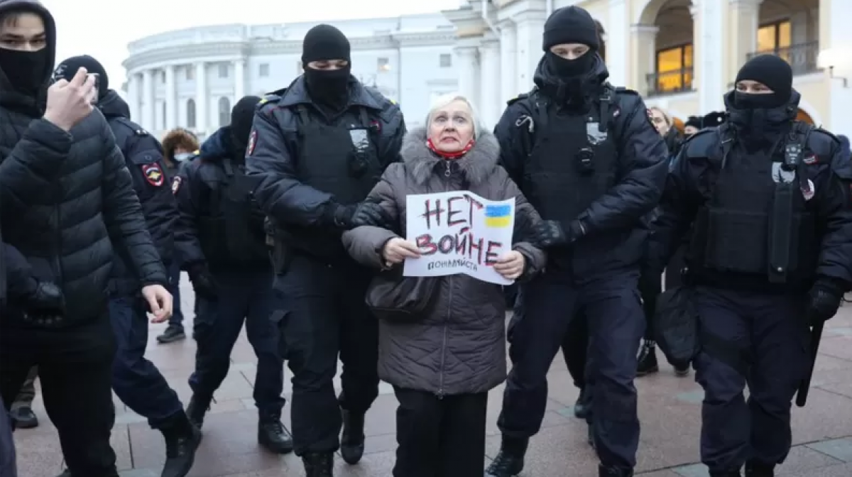 «Нет войне!»: в России проходят антивоенные митинги – силовики начали разгон