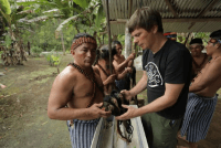 Світ навиворіт. Еквадор: Дмитро Комаров розкриє секрети племені мисливців за головами