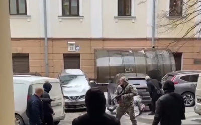 Стрілянина в центрі Києва: біля СБУ знову стріляють з автомата, цього разу є поранений Стрілянина в центрі Києва: біля СБУ знову стріляють з автомата, цього разу є поранений