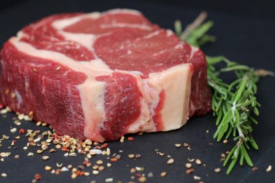 Кому нельзя кушать красное мясо: врач рассказал, что будет с организмом