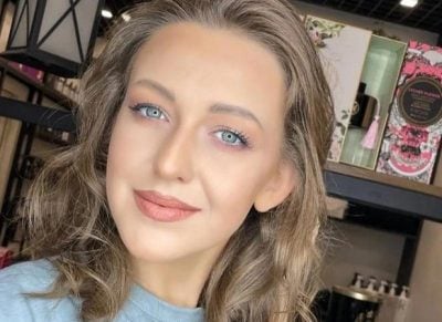 В моду на 2022 год вернулись брови в стиле свободолюбивых 90-х В моду на 2022 год вернулись брови в стиле свободолюбивых 90-х