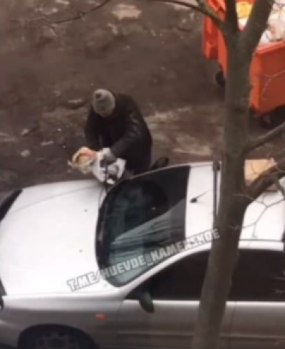 Ставлять свою 'мітку': комунальники карають водіїв, які паркуються посеред дороги