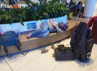 'Прибудем не раньше 12 ночи, тяжко': пассажиры лайнера SkyUp с трудом пытаются добраться до Киева