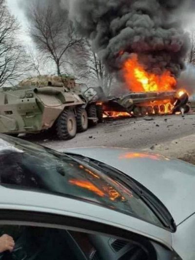 Атака Харкова: російські танки стріляли по цивільних машинах Атака Харкова: російські танки стріляли по цивільних машинах