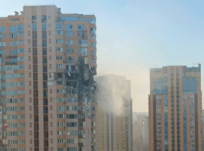 У Києві є загроза руйнування багатоповерхівки, в яку влучила ракета – ДСНС