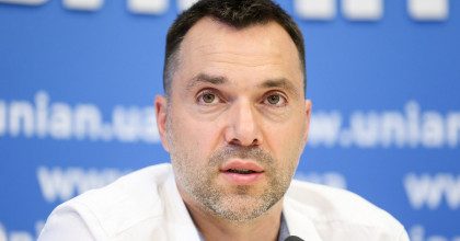 "Не сломаемся и не сдадимся": Арестович ответил на угрозу Путина ядерным оружием Украине