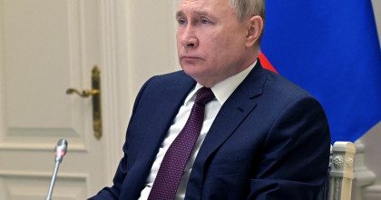 Путин запросил список стран, которые ввели санкции против РФ