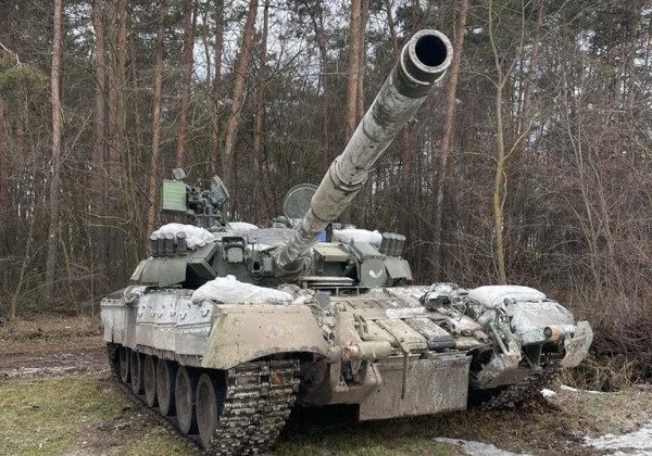 На Полтавщині російські військові тікають і лишають свої танки - фото