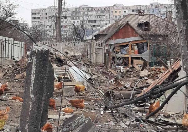 "Ми ніколи вам цього не забудемо": у Маріуполі показали наслідки обстрілів міста росіянами