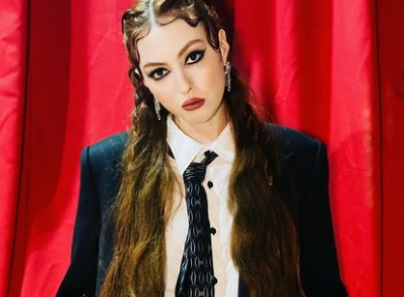 "Схожа на Моніку Беллуччі": старша дочка Полякової знялася у "дорослій" фотосесії