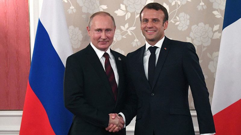 Итоги переговоров Макрона с Путиным: обсудили Минск, НАТО и "политубежище для Порошенко"