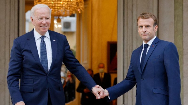Байден и Макрон вместе проверят, как Россия отводит войска от границ Украины