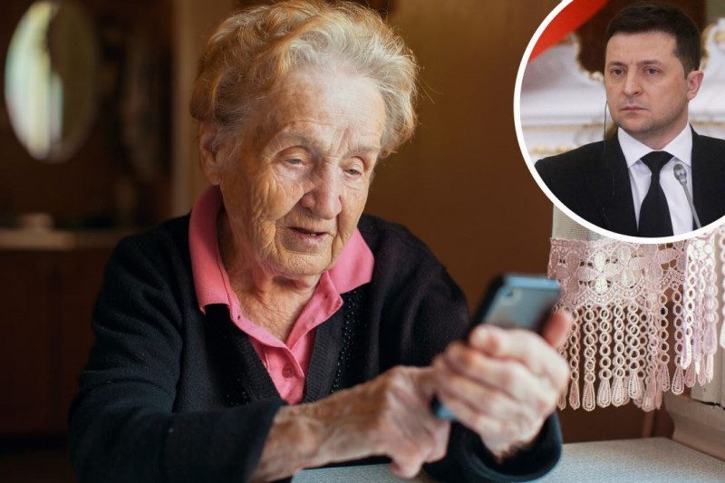 Смартфоны от Зеленского "привяжут" к владельцу: стало известно, какие гаджеты раздадут пенсионерам