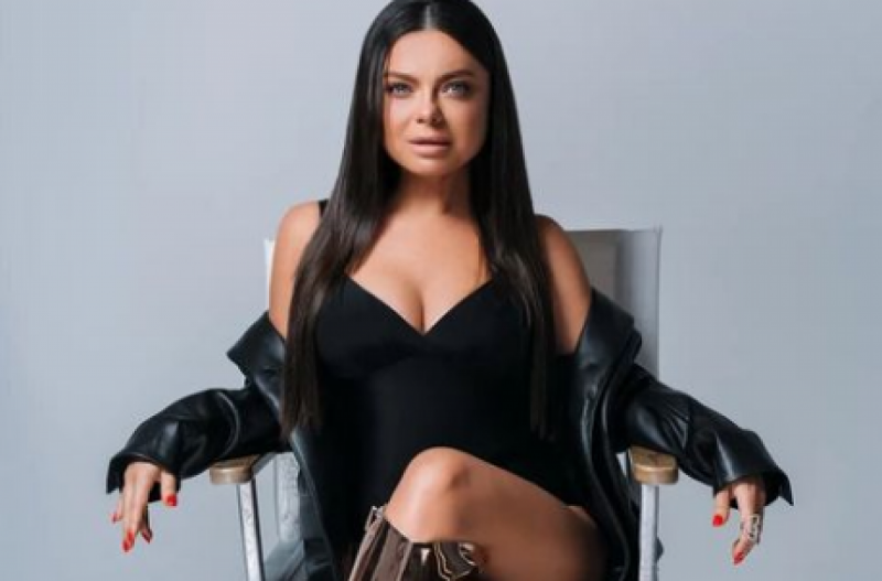 "Треба це Путіну надіслати - може, нападати передумає?" Наташа Корольова виконала українську пісню